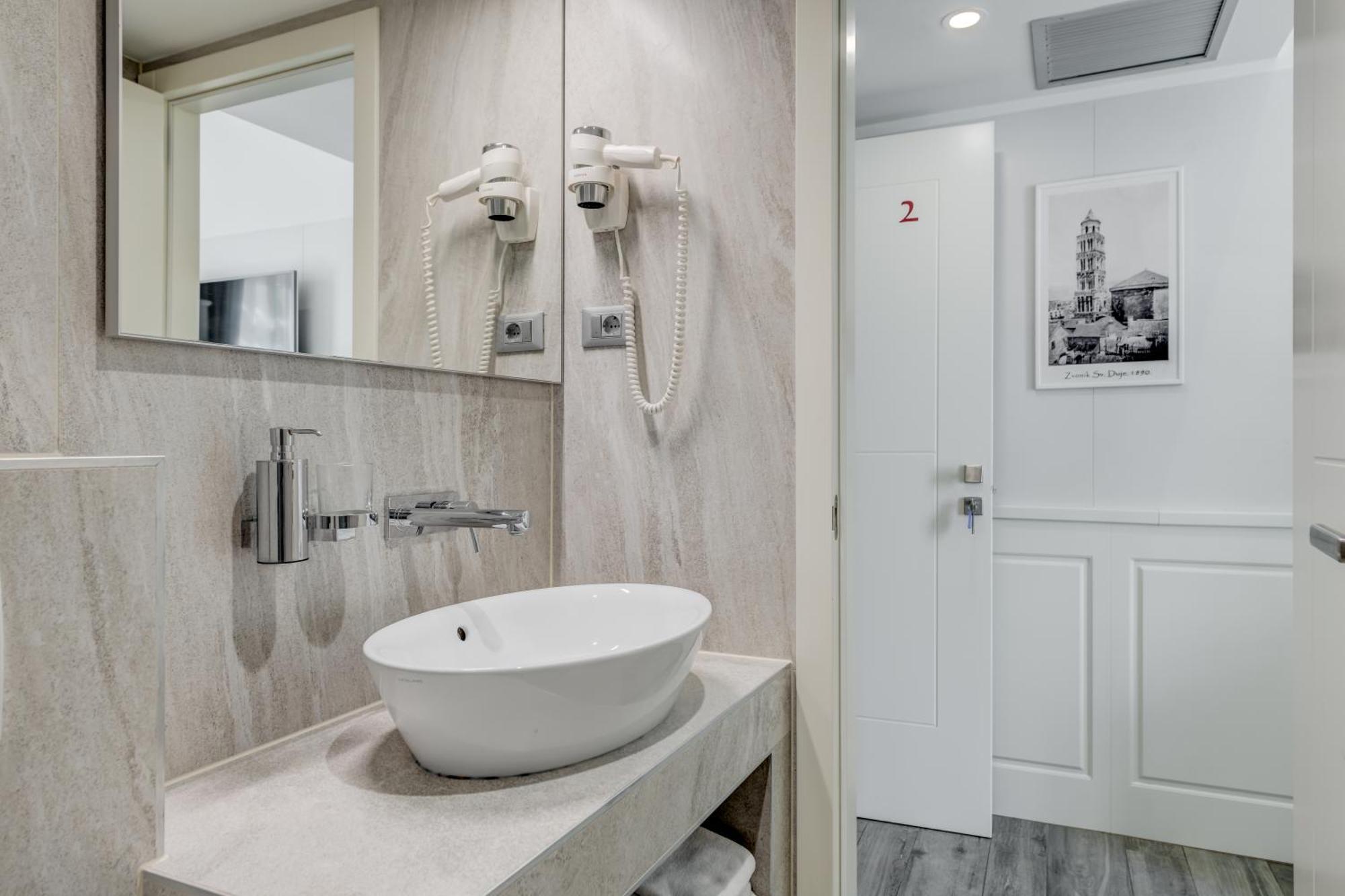 Roko Luxury Rooms สปลิท ภายนอก รูปภาพ